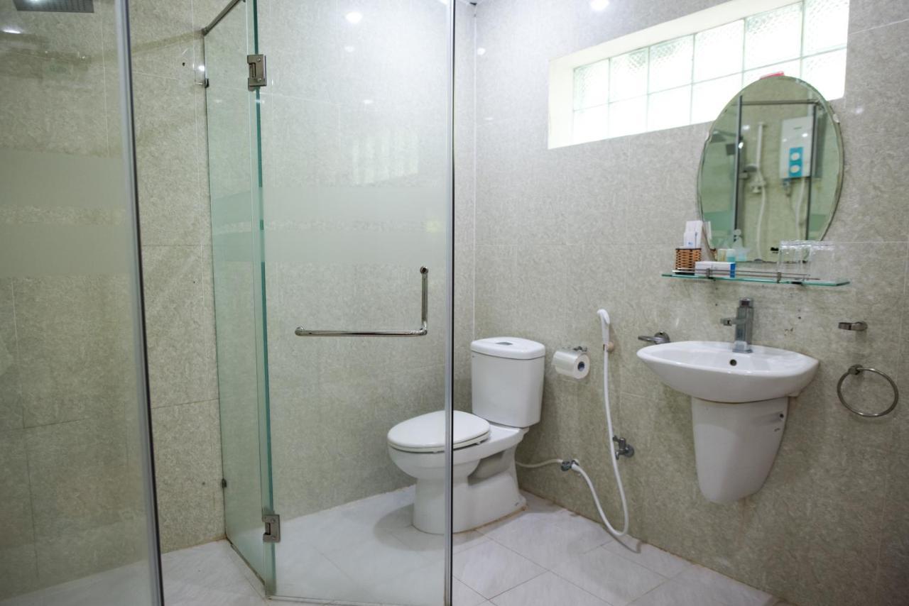 Ho Park Khach San - 3*