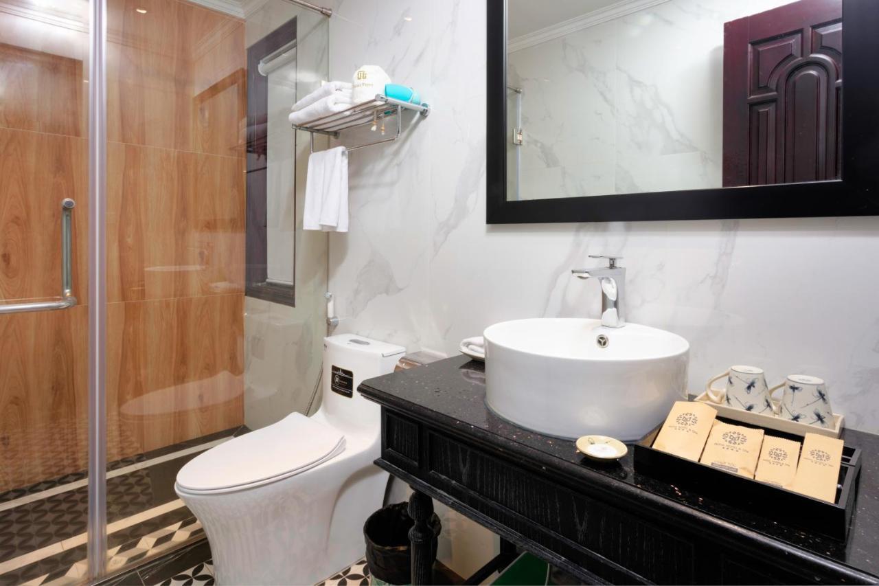 Media & Hotel 4*
