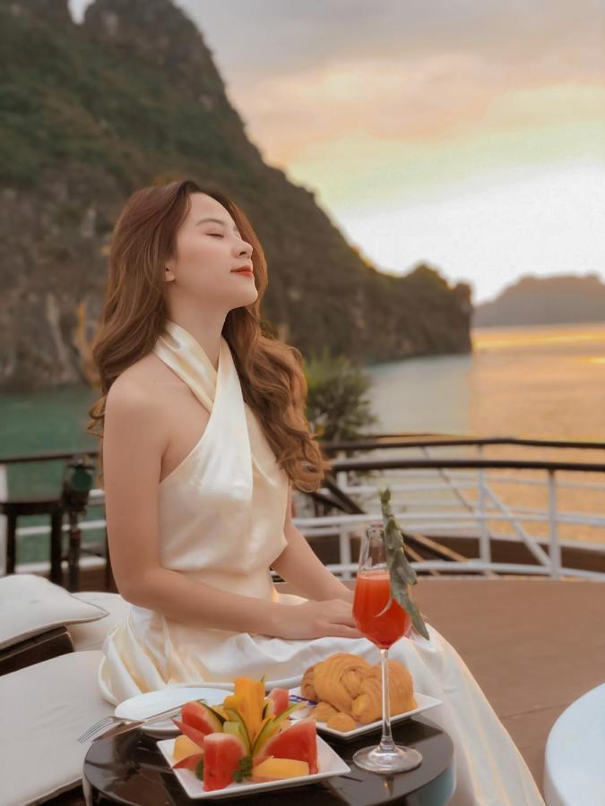 Scarlet Pearl Cruises - Wonder On Lan Ha Bay  Ha Long