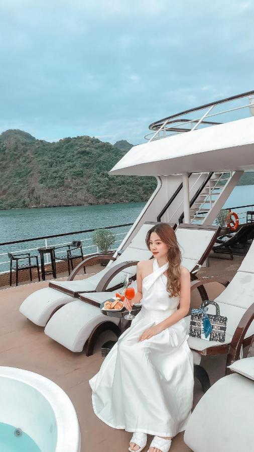 Scarlet Pearl Cruises - Wonder On Lan Ha Bay  5*
