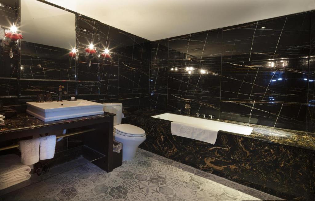 Khách sạn A&em Signature 4*