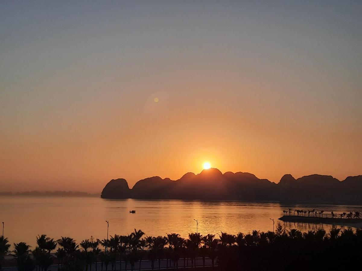 Golden Palm Halong