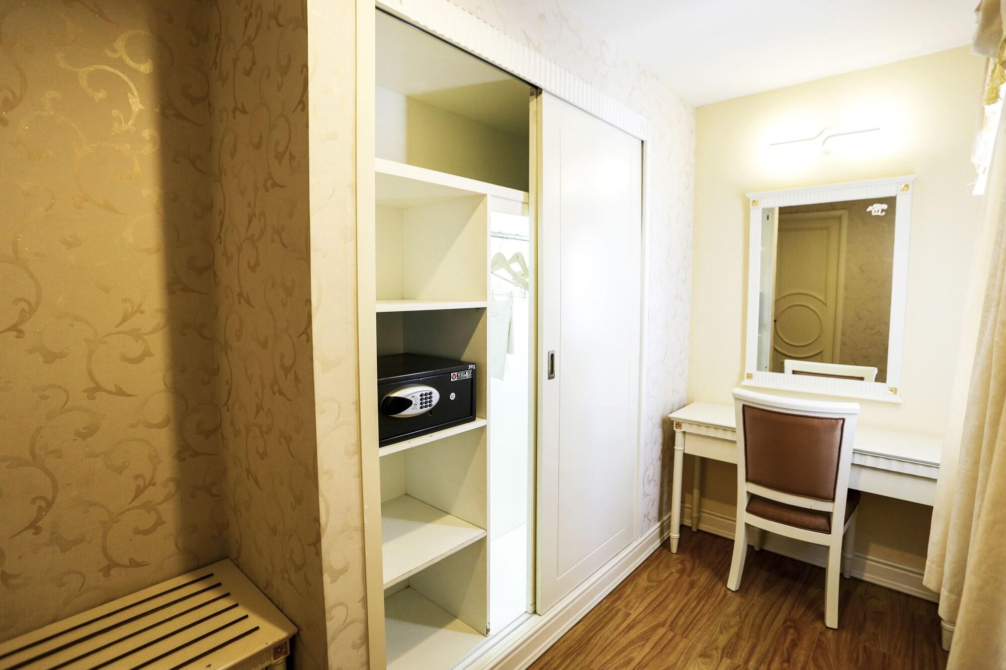 Seventeen Saloon