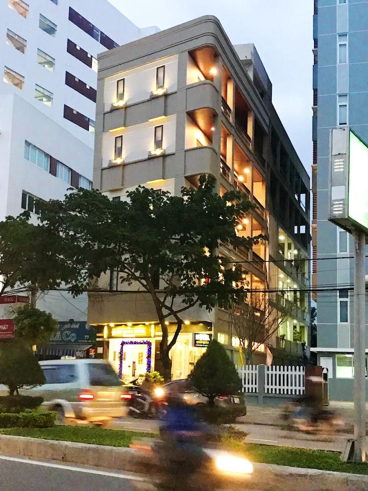 Quan Quan Hotel 2*