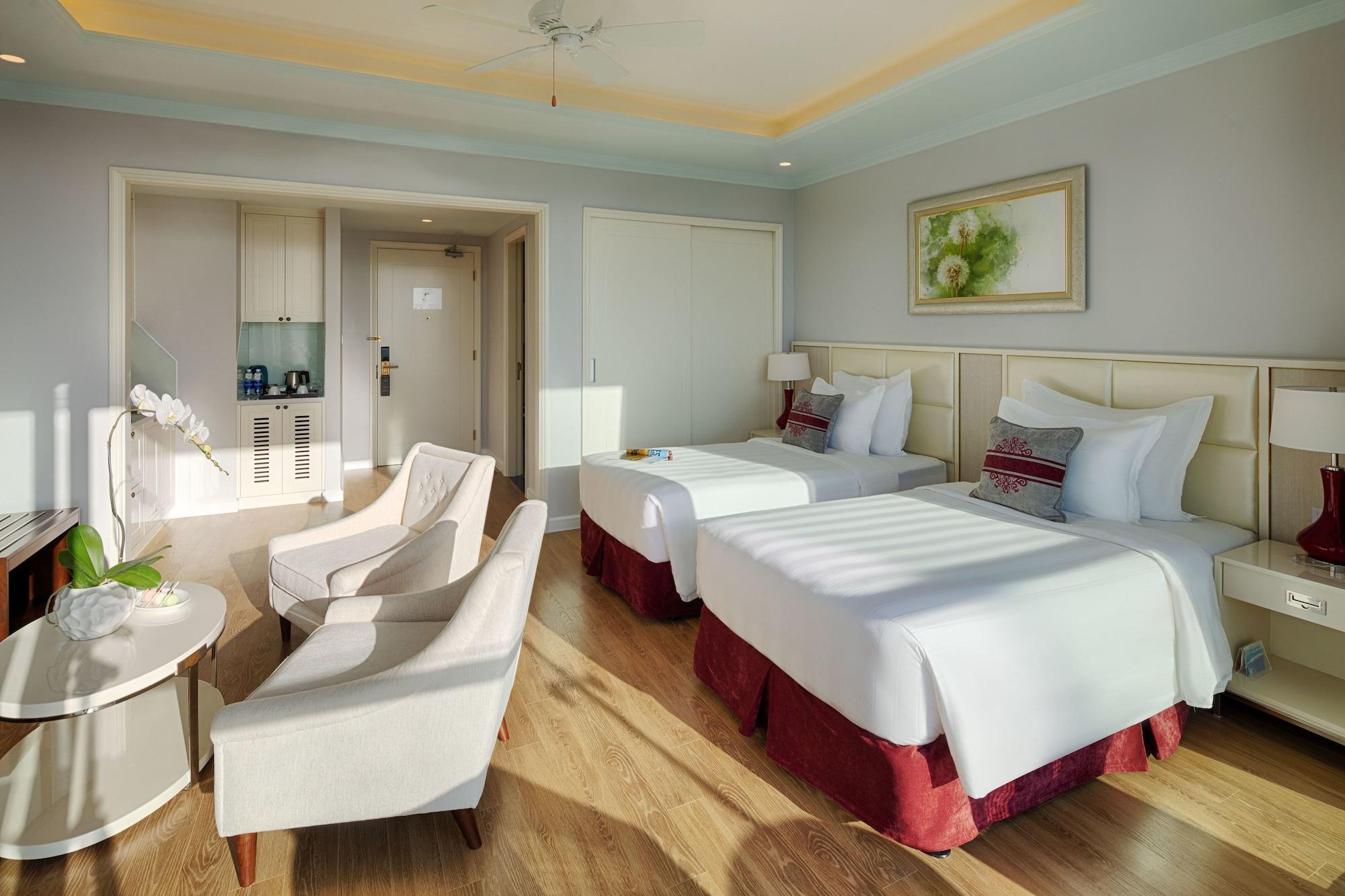 Khách sạn Vinpearl Condotel Beachfront