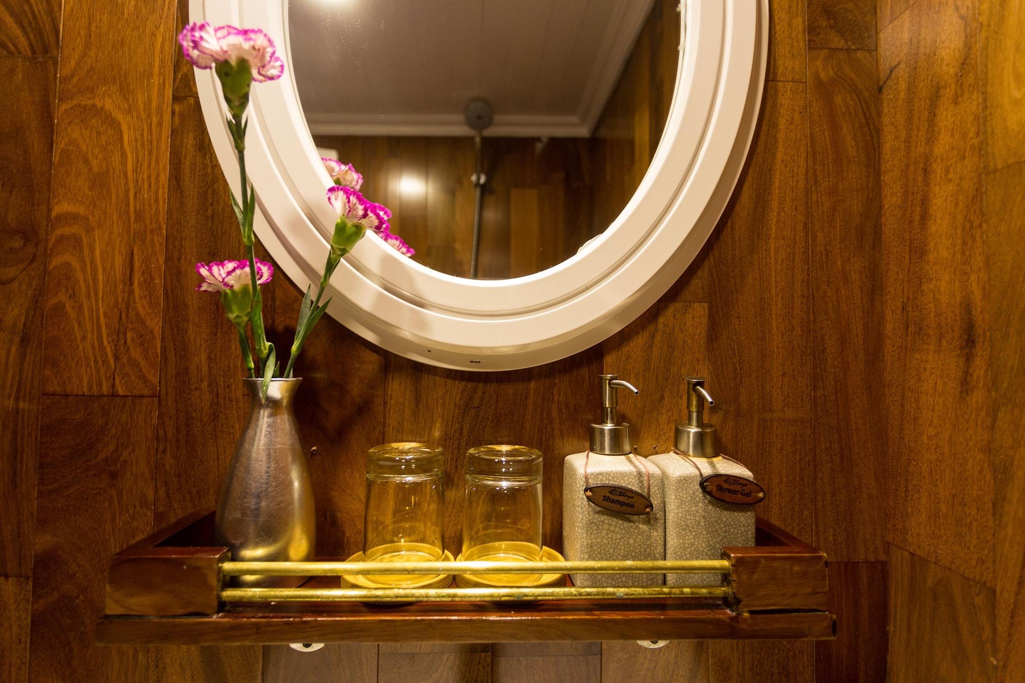 Bhaya Halong Cruises 5*