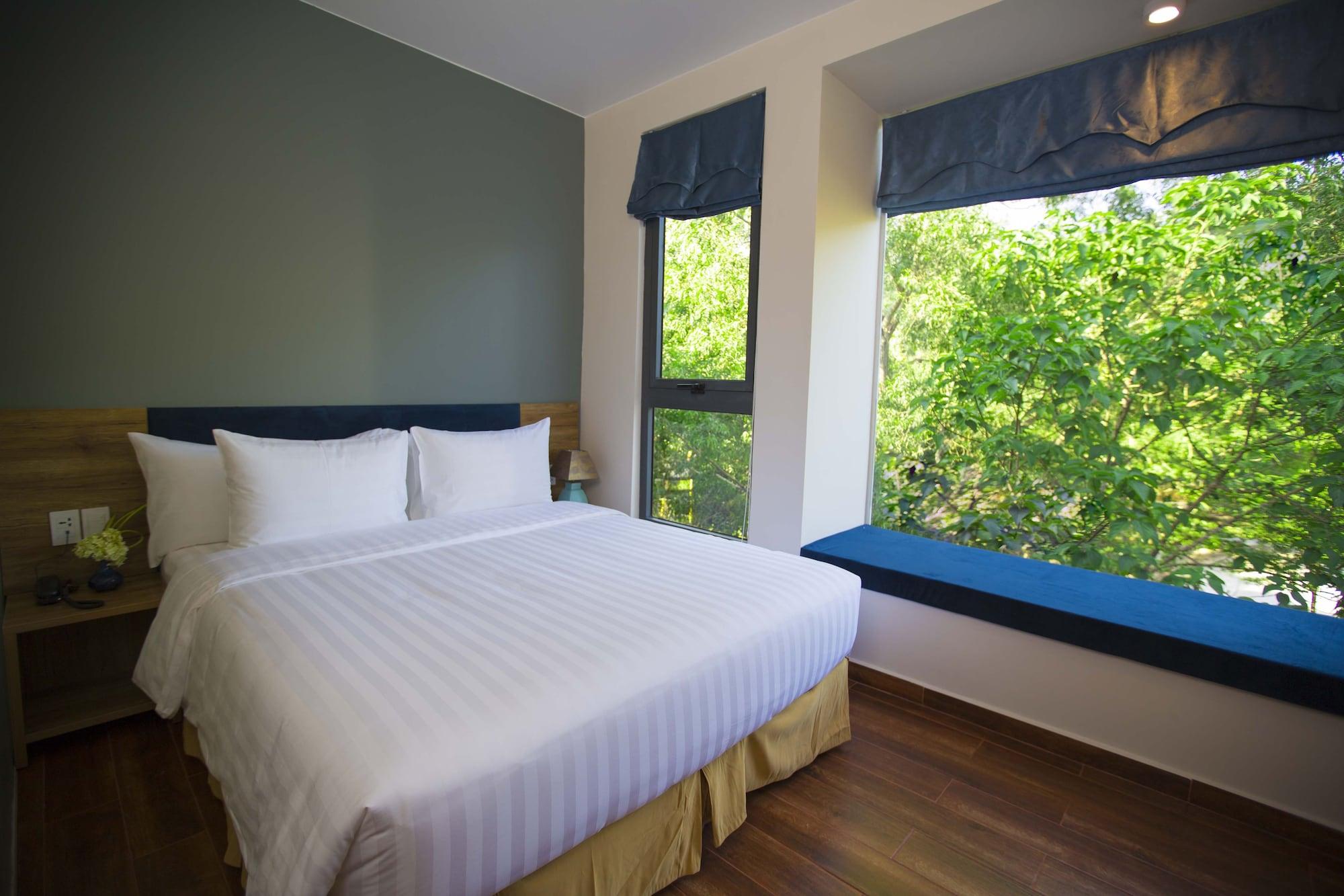 Tom Hill Boutique & 4*