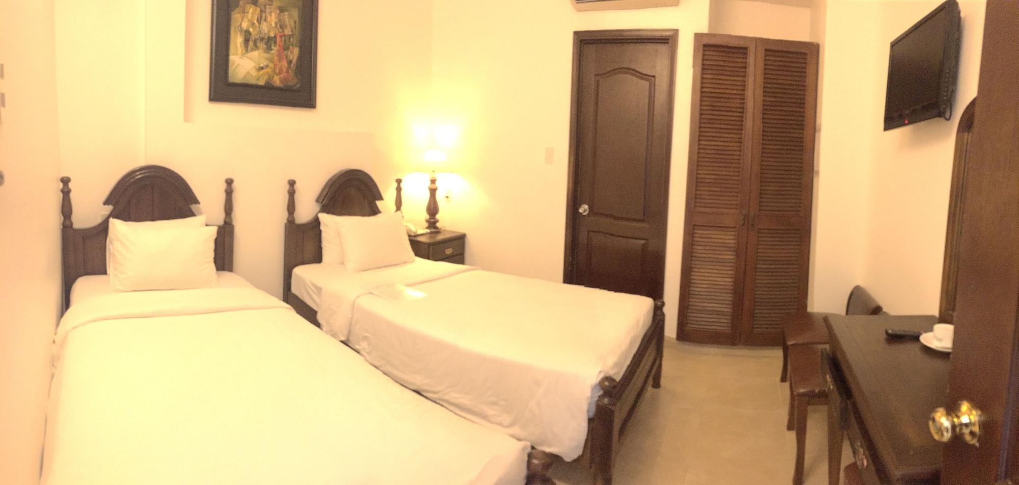 Hotel Halo