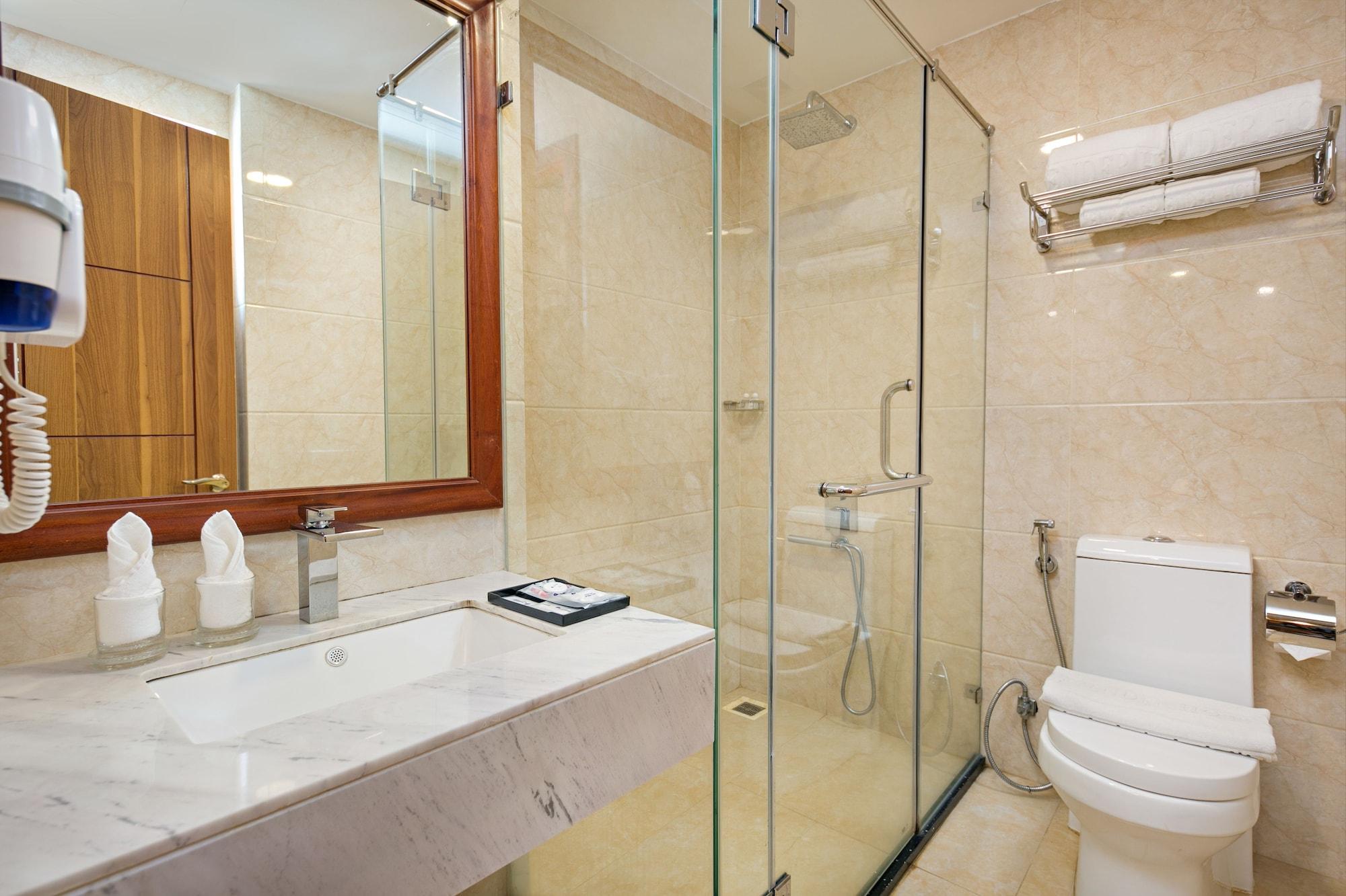 Lavender Riverside Hotel 3*