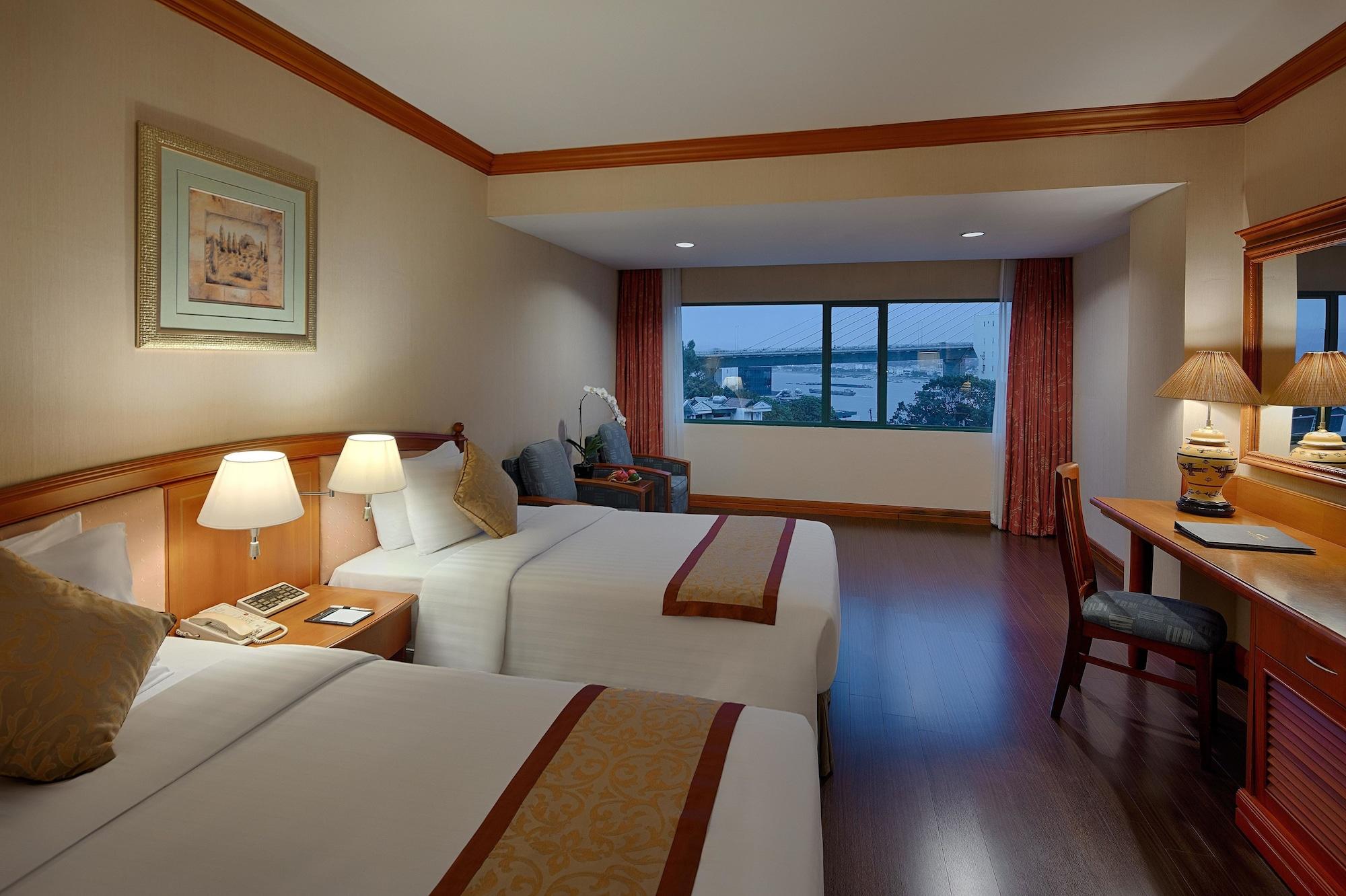 Hotel Halong Plaza 4*