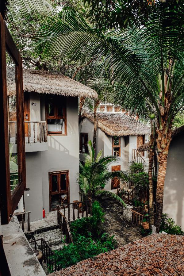 M Village Tropical 4*