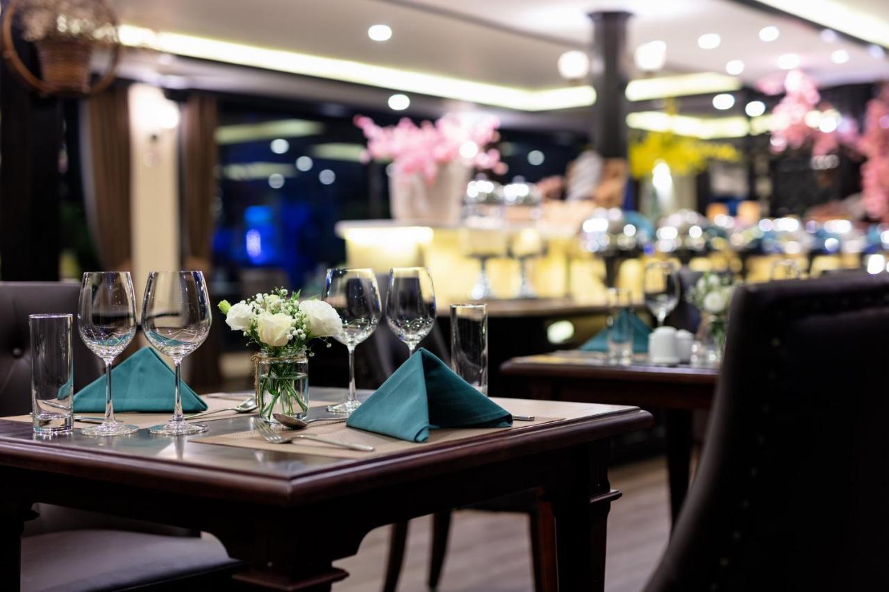 Mon Cheri Cruises 5*