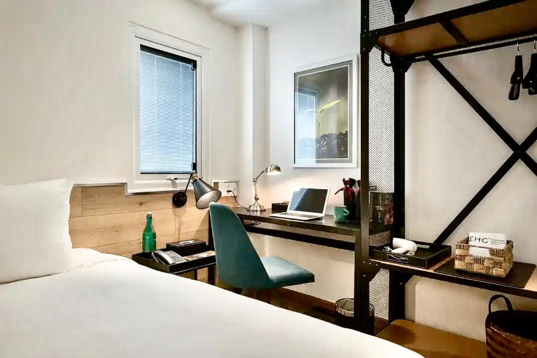 Khách sạn C Hotel- đề Thám Bùi Viện Walking Street