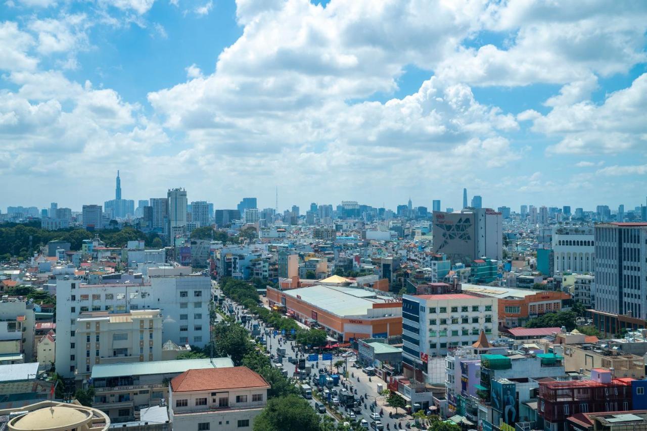 Hotel & Saigon Airport By Ihg 5*