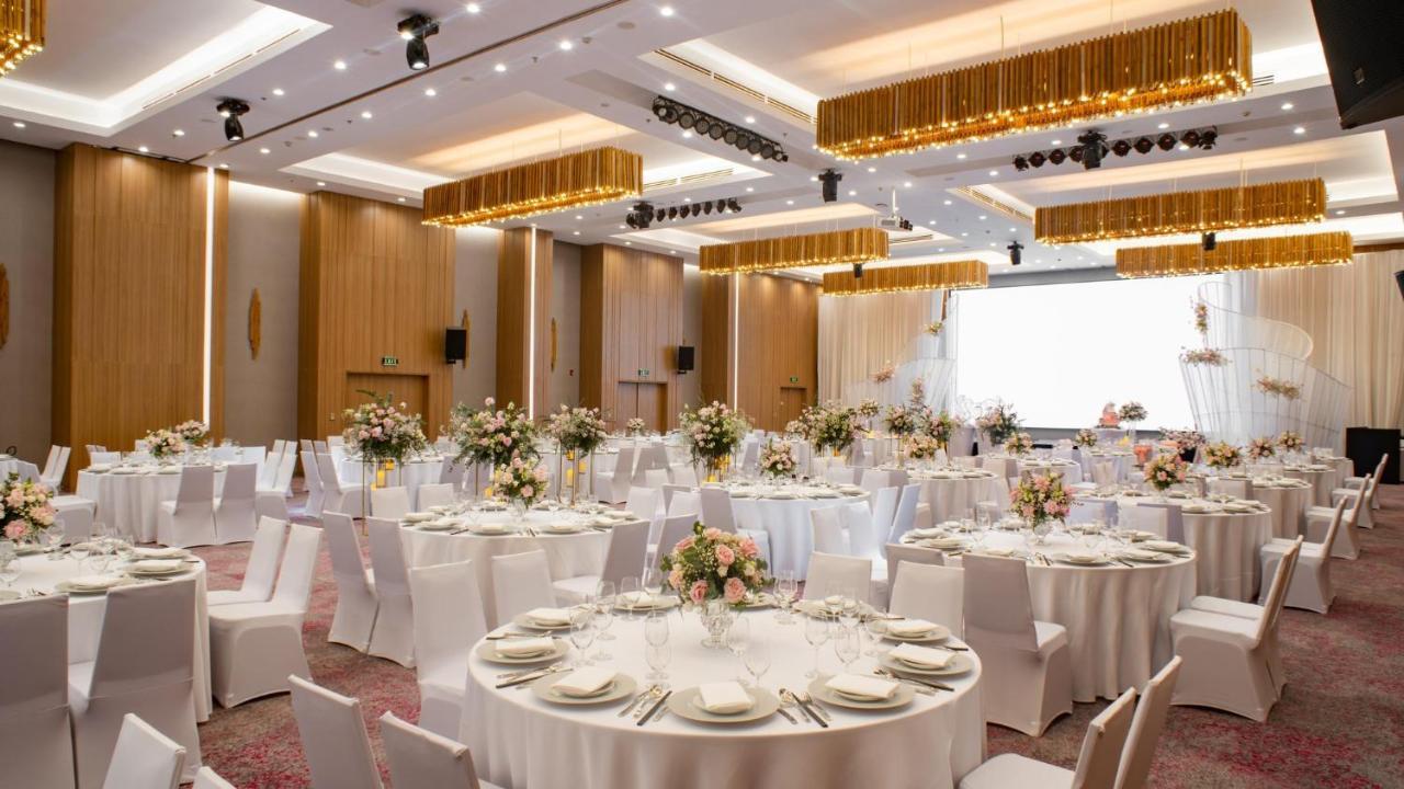 Hotel & Saigon Airport By Ihg Ho Chi Minh City