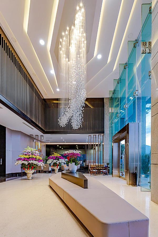 Le Sands Oceanfront Hotel