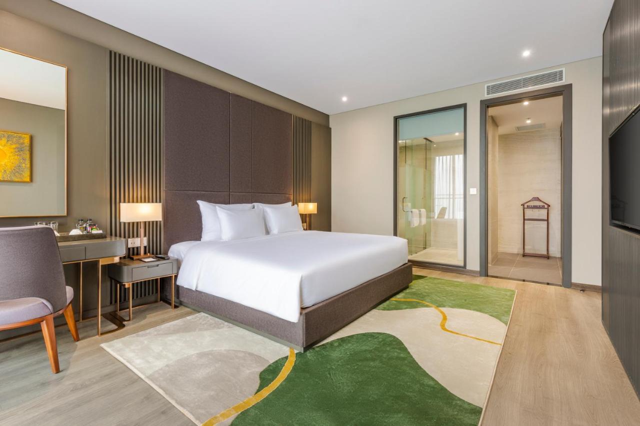 Le Sands Oceanfront Hotel