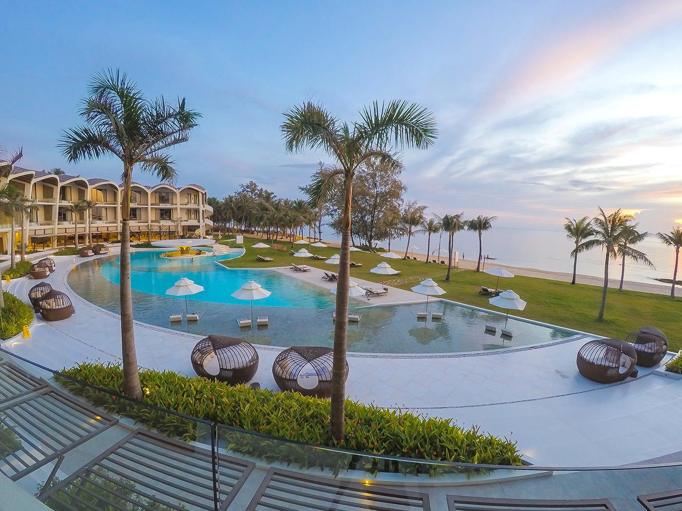 Resort The Shells & 5*