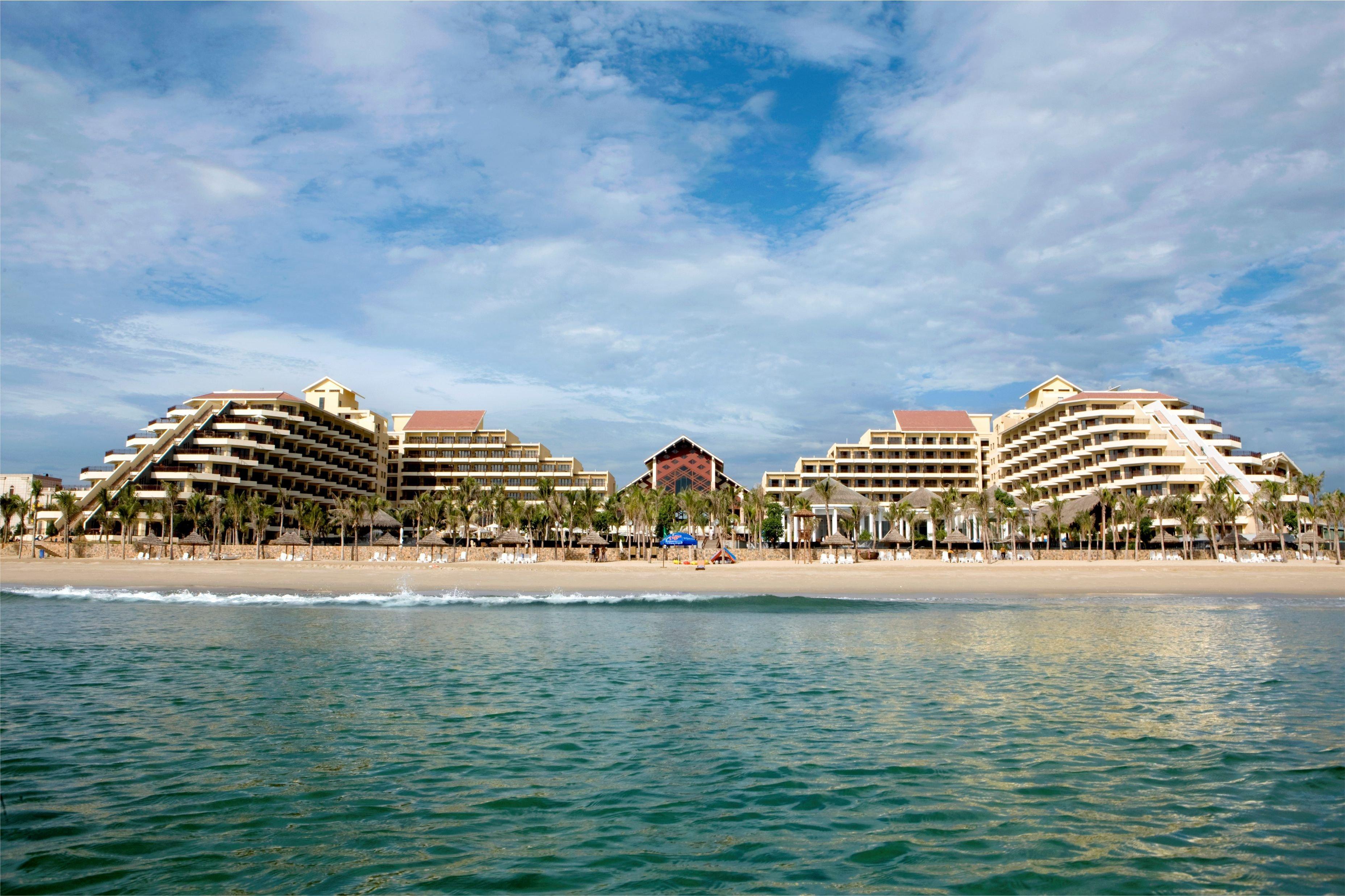 Crowne Plaza & 5* Da Nang