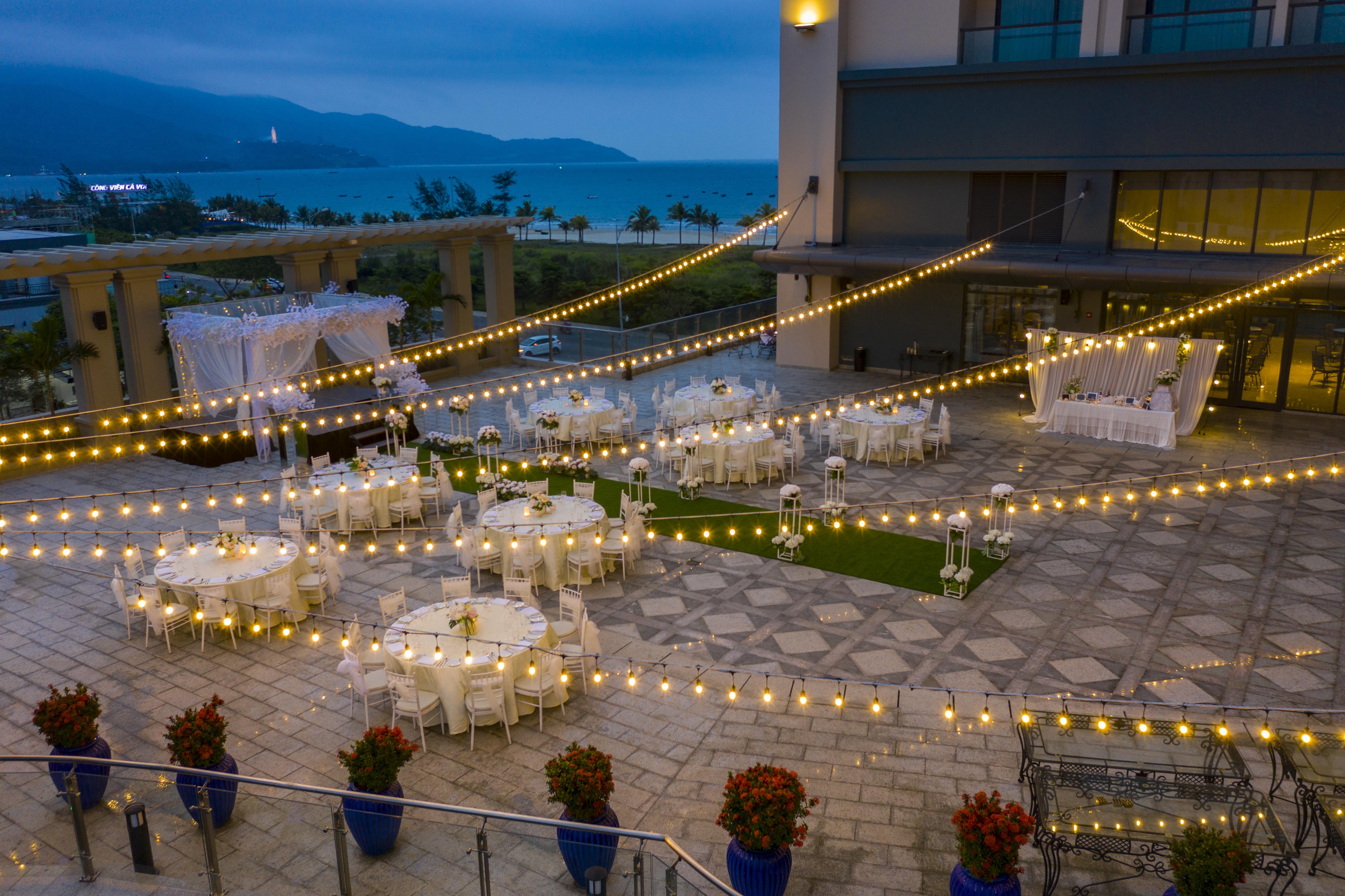 Four Points By Sheraton Khách sạn 5*