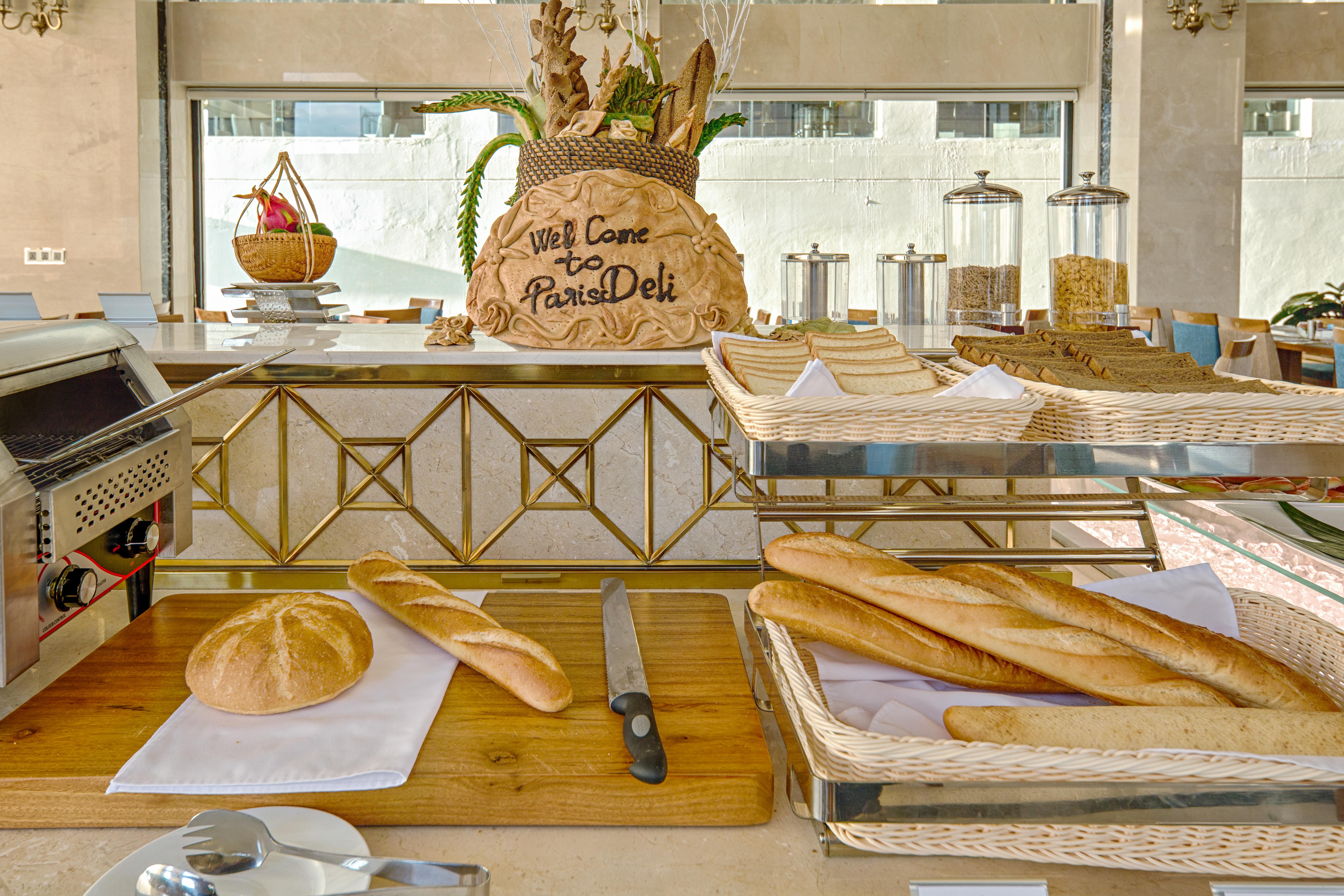 Hotel Paris Deli