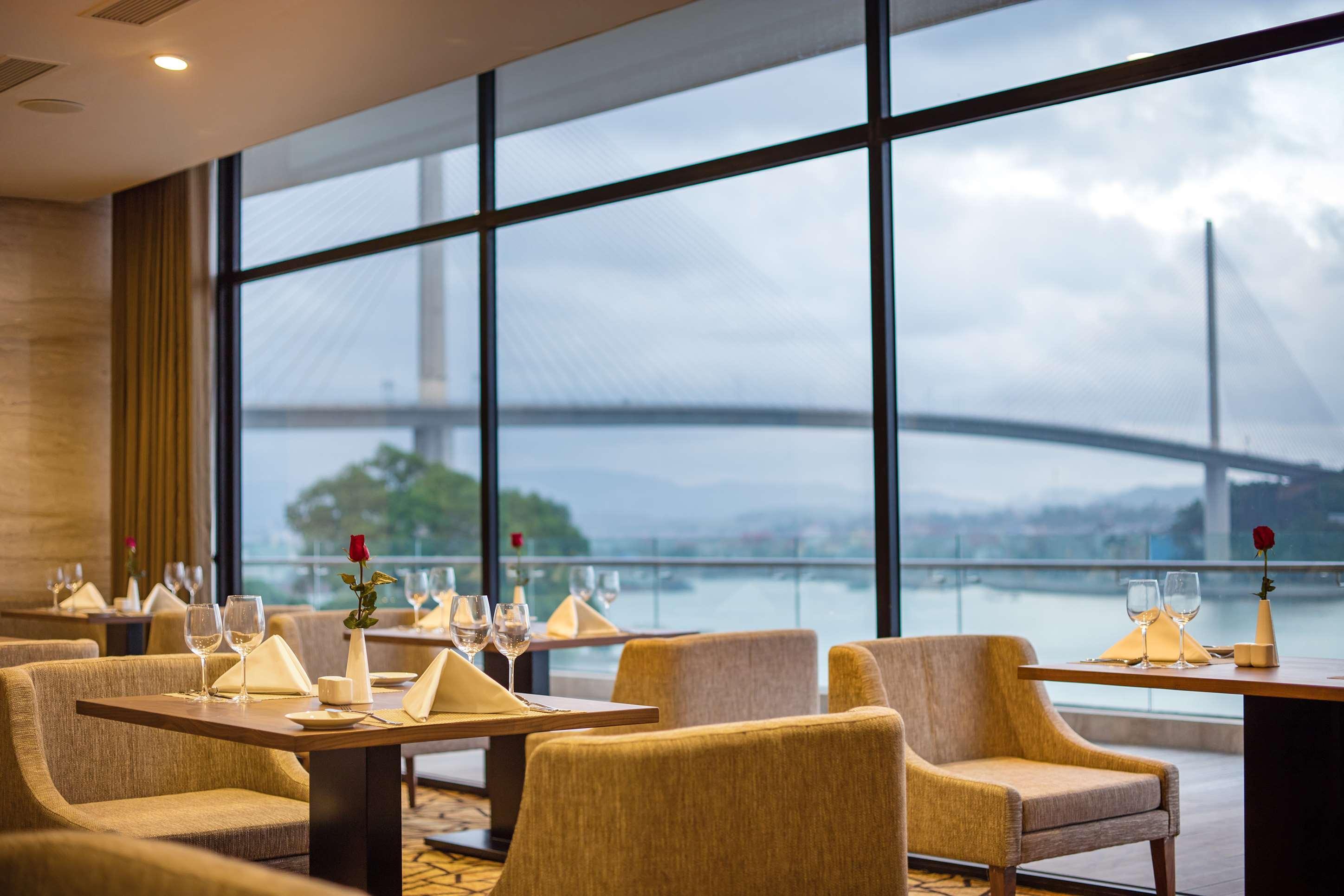 Hotel Wyndham Legend Halong