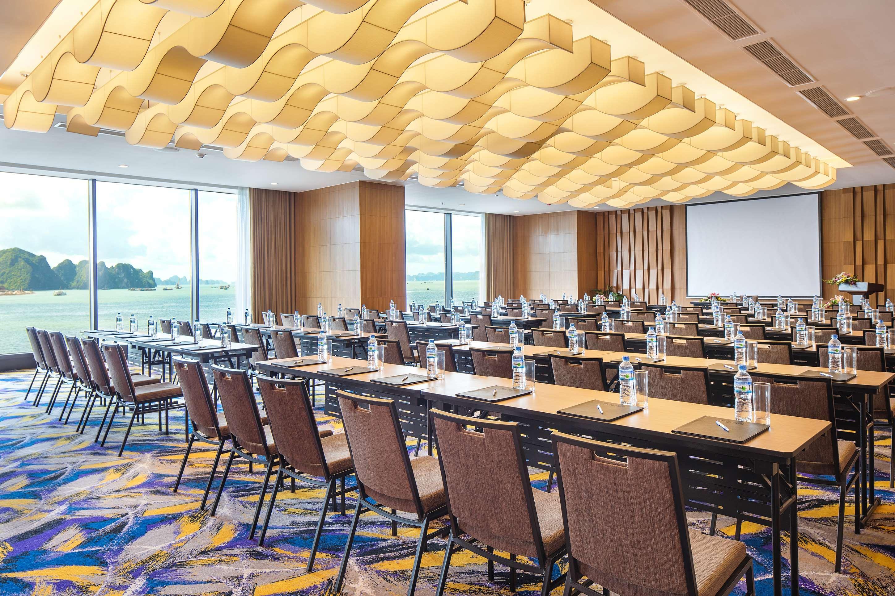 Wyndham Legend Halong 5*