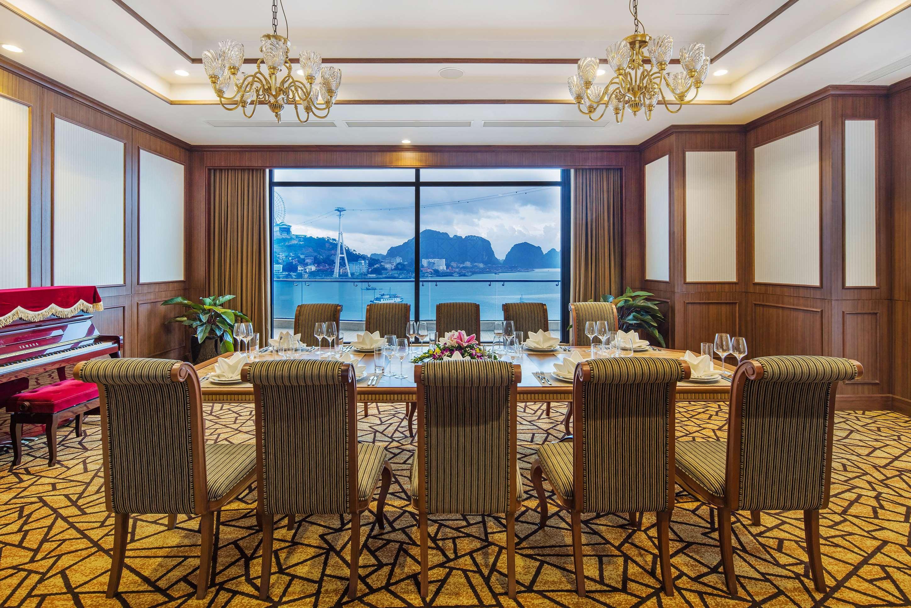 Hotel Wyndham Legend Halong 5*