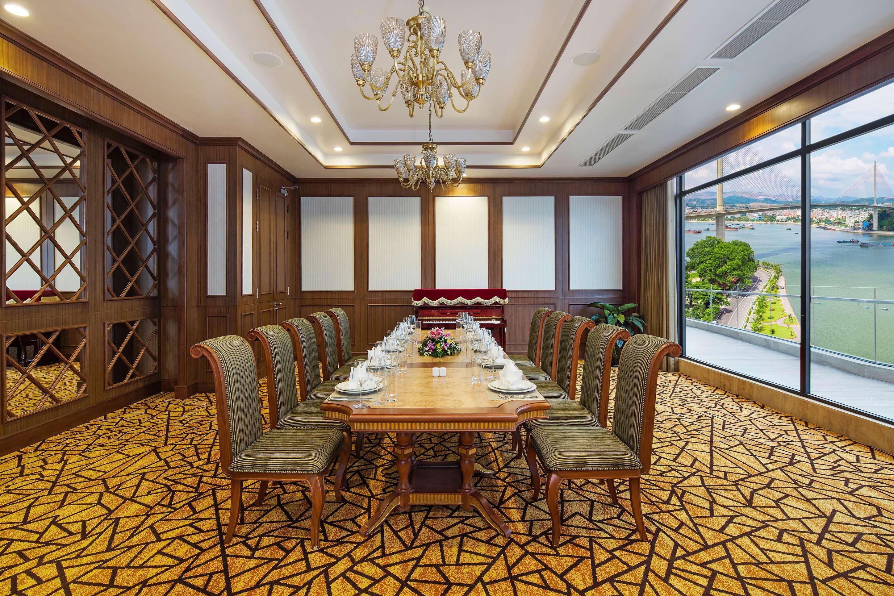 Hotel Wyndham Legend Halong Ha Long