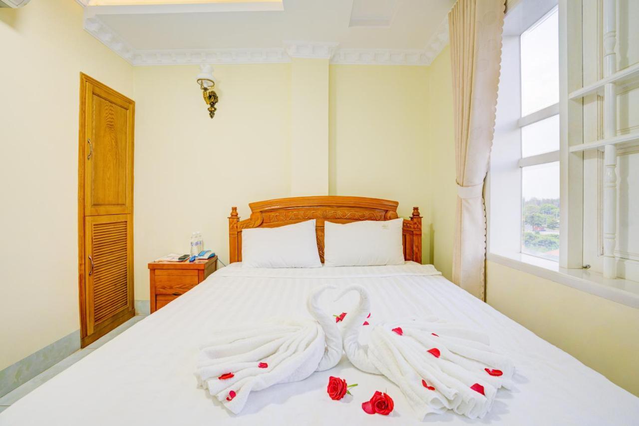 Hotel Quang Anh By The Moment 3*