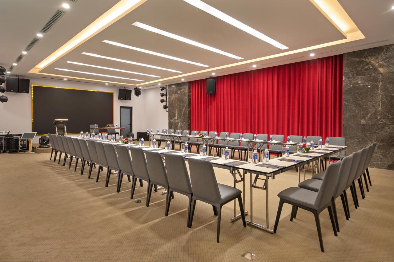 Golden Lotus Grand - Panoramic Rooftop Bar & Daily Afternoon Tea