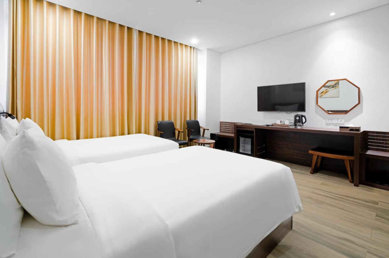 Hotel Emerald Bay & Nha Trang
