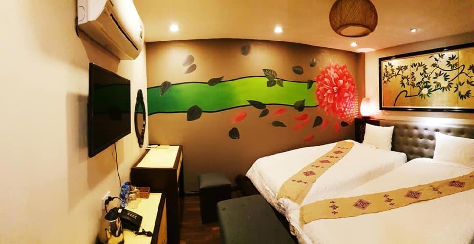 Q Hotel