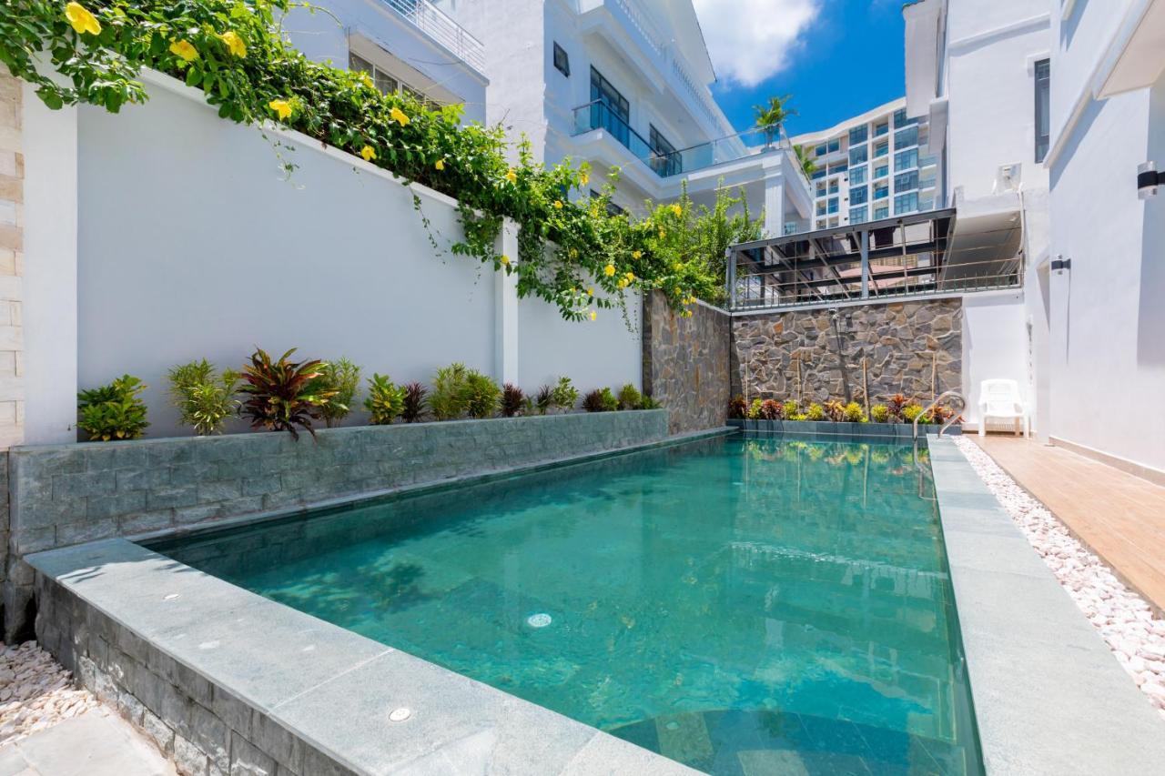 Huong Giang Seaside Villa, *