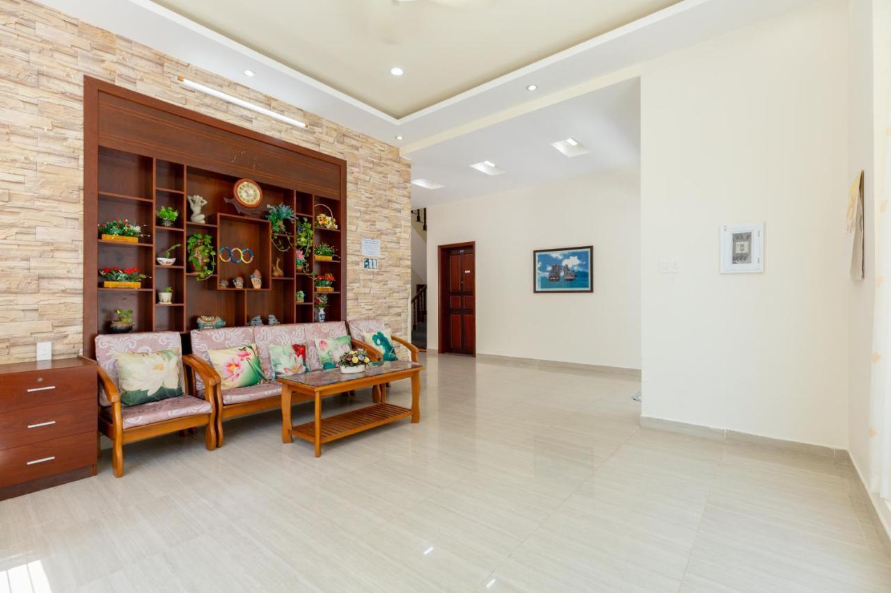 Huong Giang Seaside Villa, *