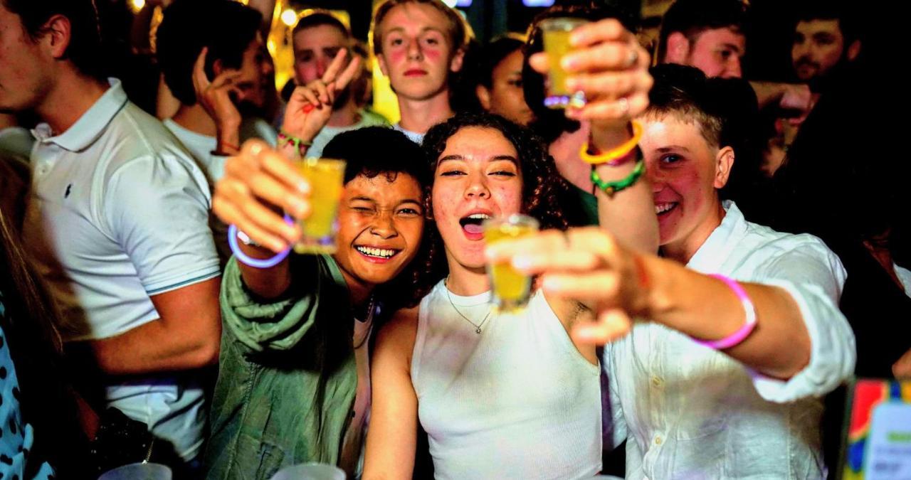 Nhà trọ Tập Thể Việt Nam Backpacker - *