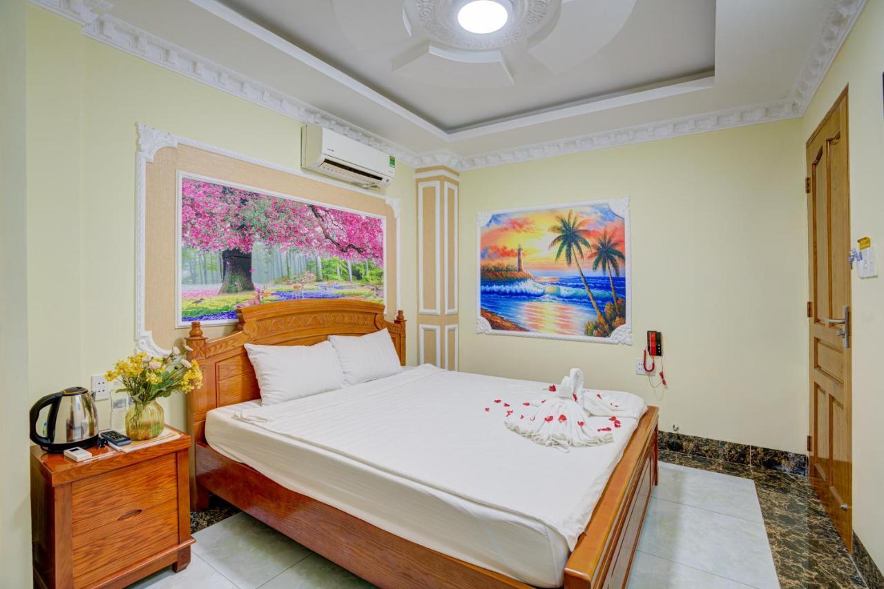 Quang Anh By The Moment Hotel