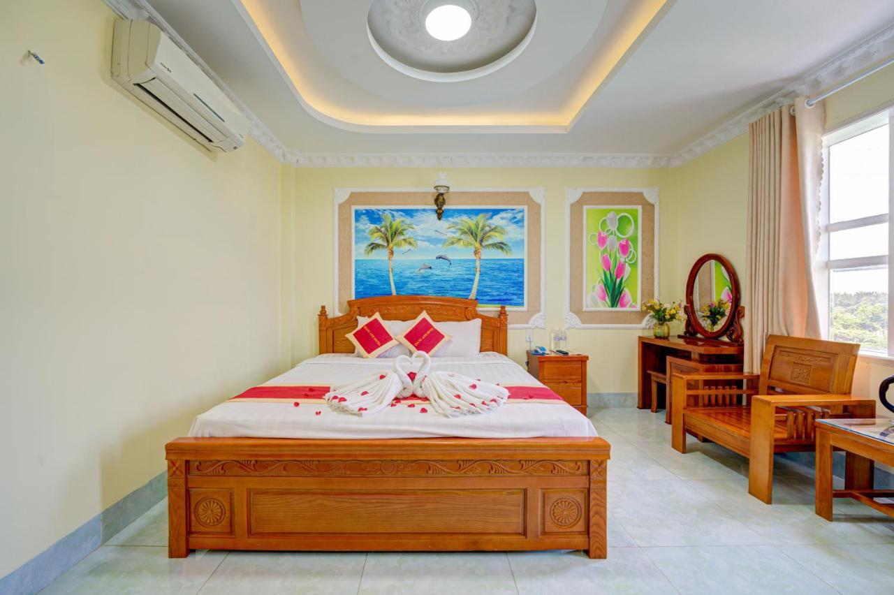 Quang Anh By The Moment Hotel