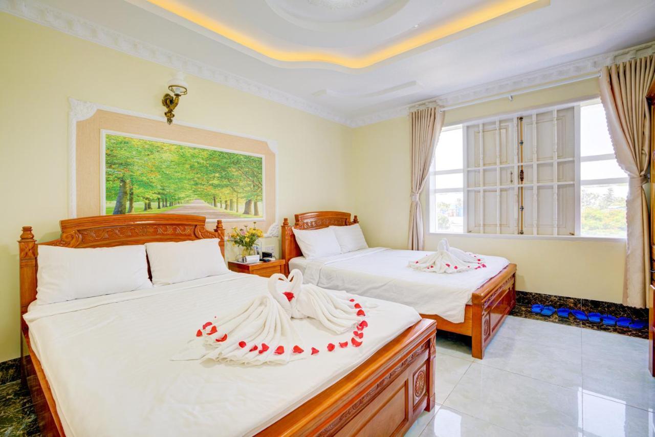 Quang Anh By The Moment Hotel