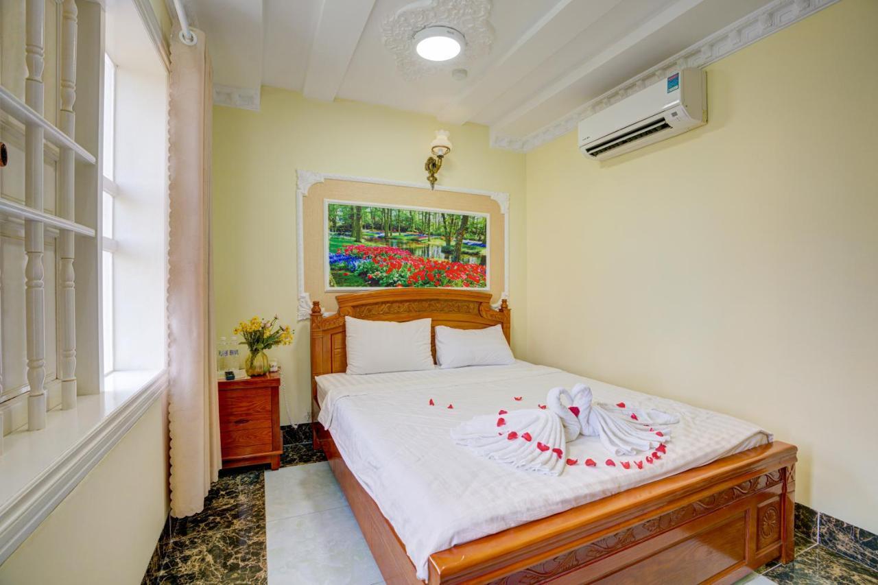 Hotel Quang Anh By The Moment 3*