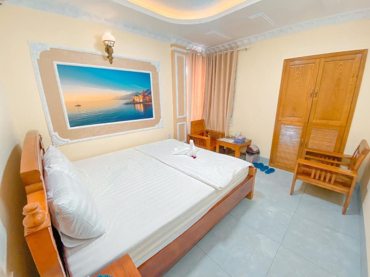 Hotel Quang Anh By The Moment