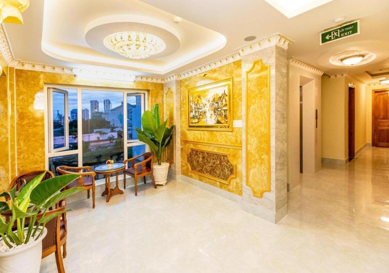 Quang Anh By The Moment Hotel 3*