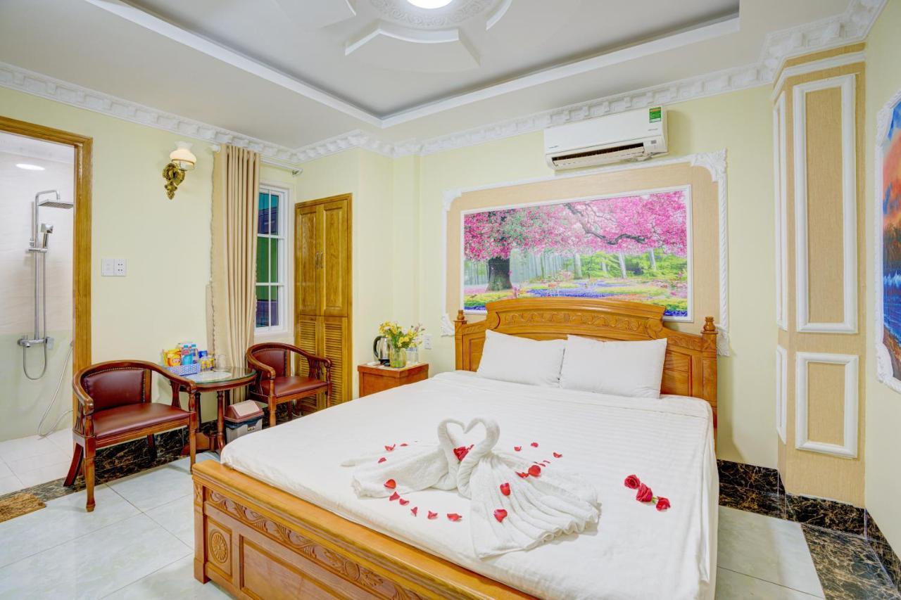 Quang Anh By The Moment Hotel
