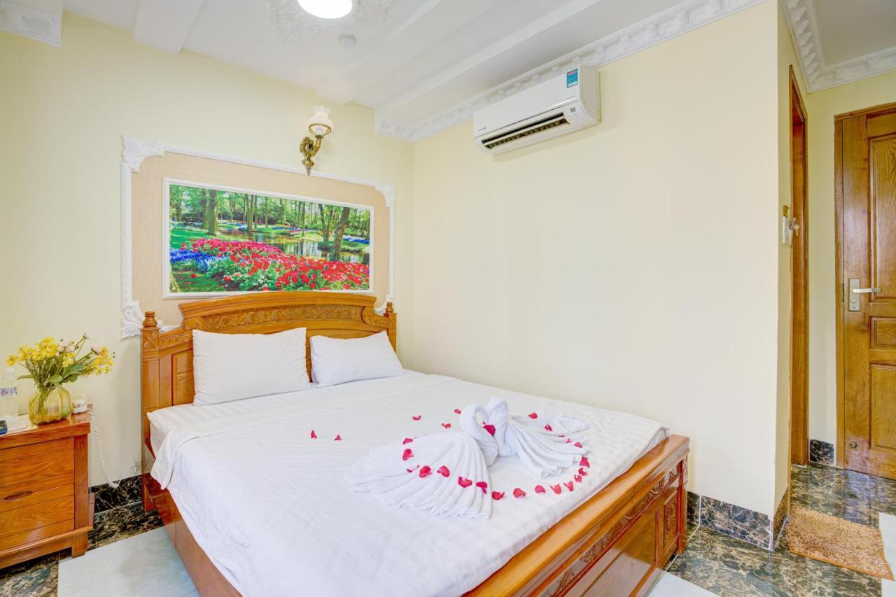 Hotel Quang Anh By The Moment