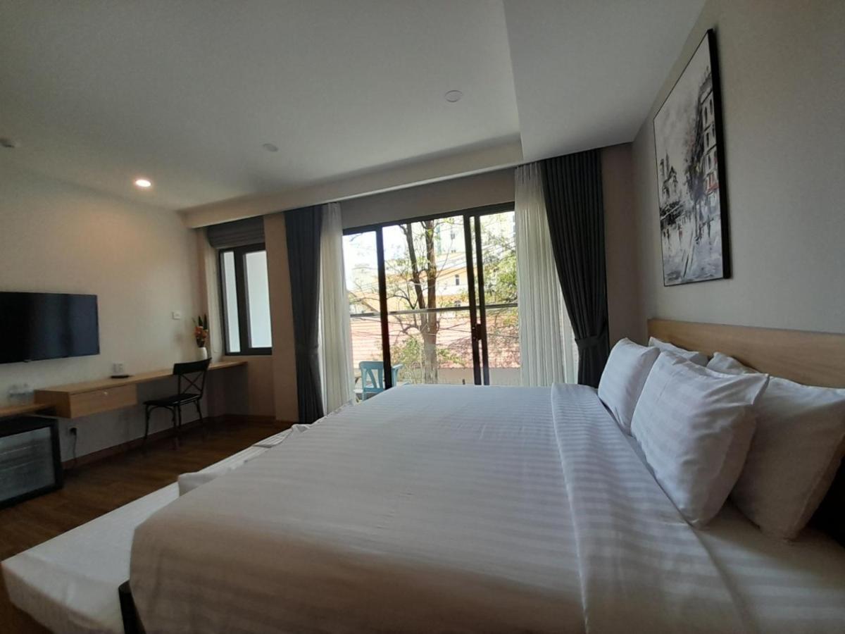 Happy Hotel 2*