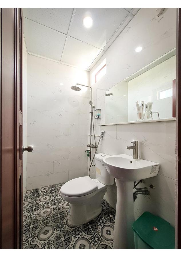 Quan Quan Hotel 2*