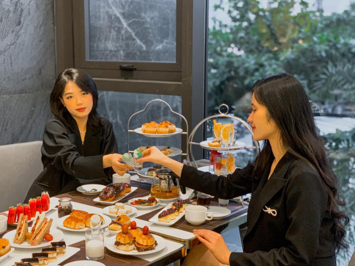 Golden Lotus Grand - Panoramic Rooftop Bar & Daily Afternoon Tea