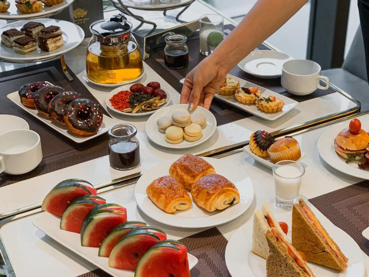 Golden Lotus Grand - Panoramic Rooftop Bar & Daily Afternoon Tea 4*