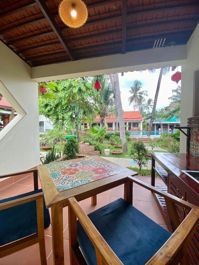 Resort Hula Hula Beachfront