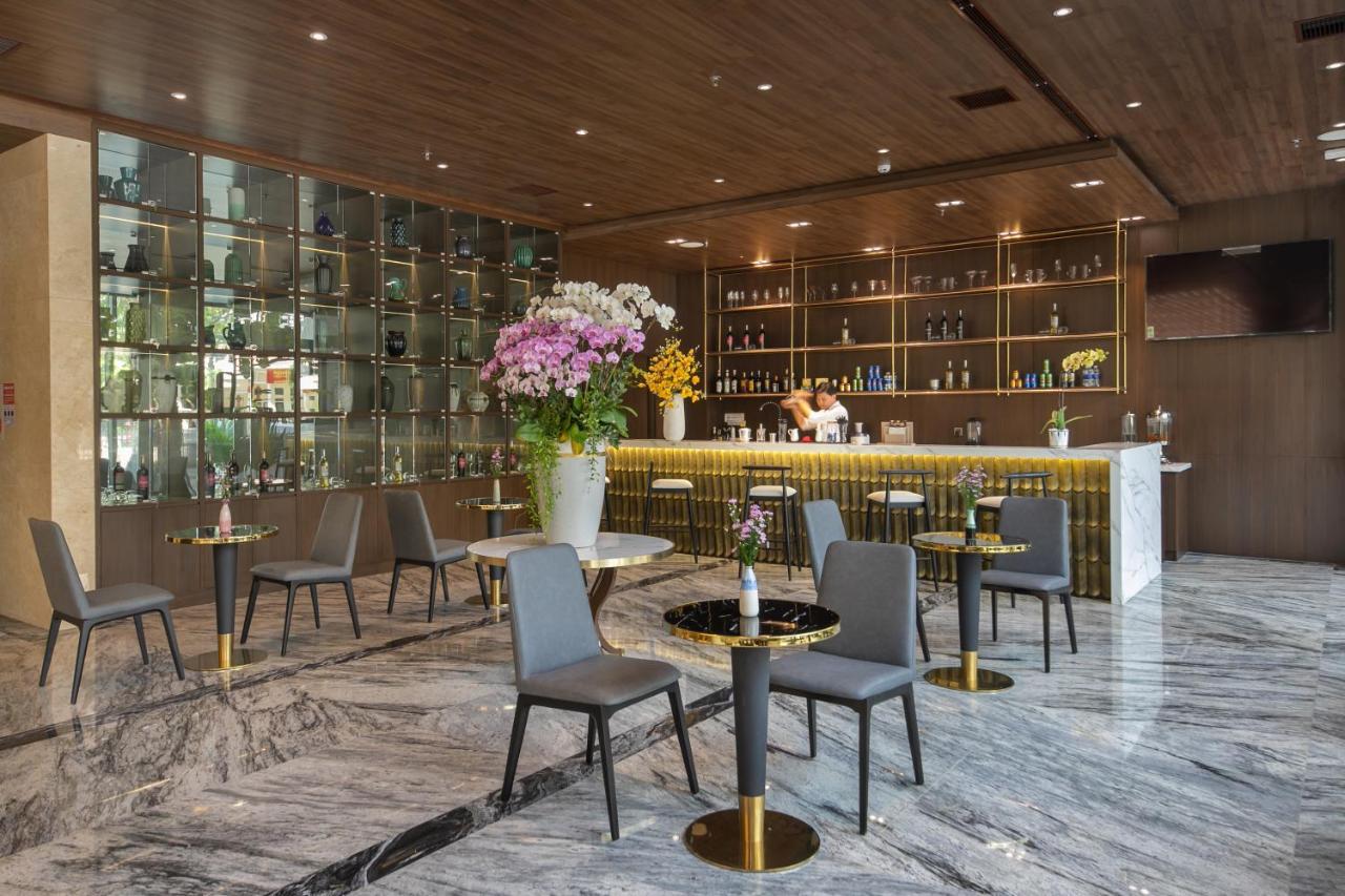 Golden Lotus Grand - Panoramic Rooftop Bar & Daily Afternoon Tea Hotel